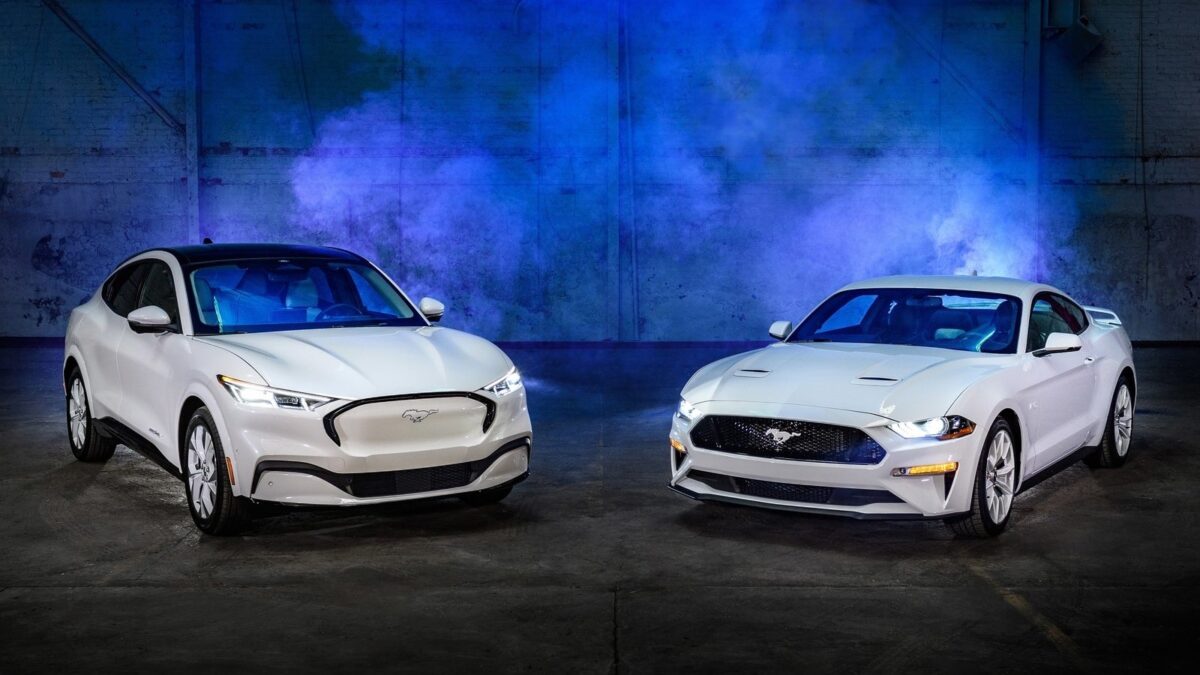 FORD (USA) MUSTANG