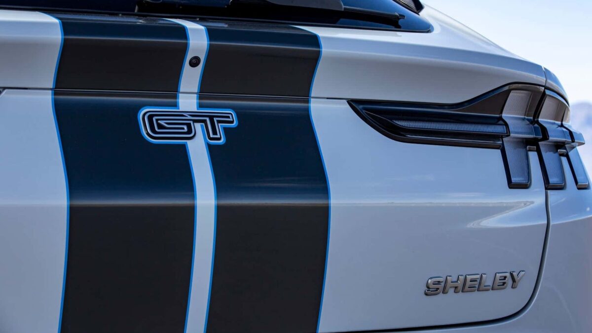 FORD MUSTANG
