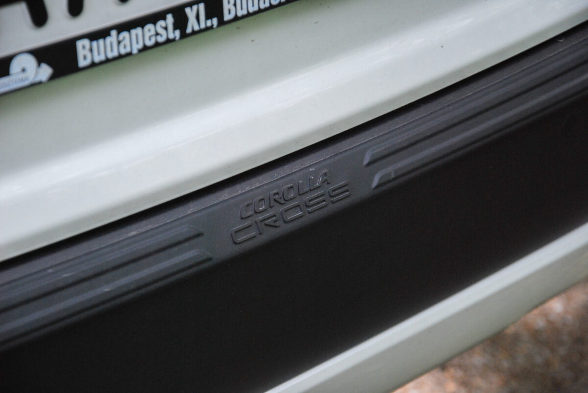 TOYOTA COROLLA CROSS