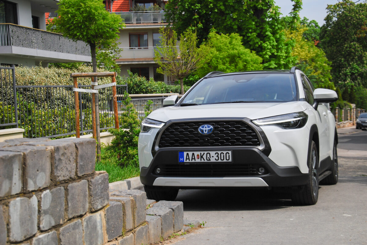 TOYOTA COROLLA CROSS