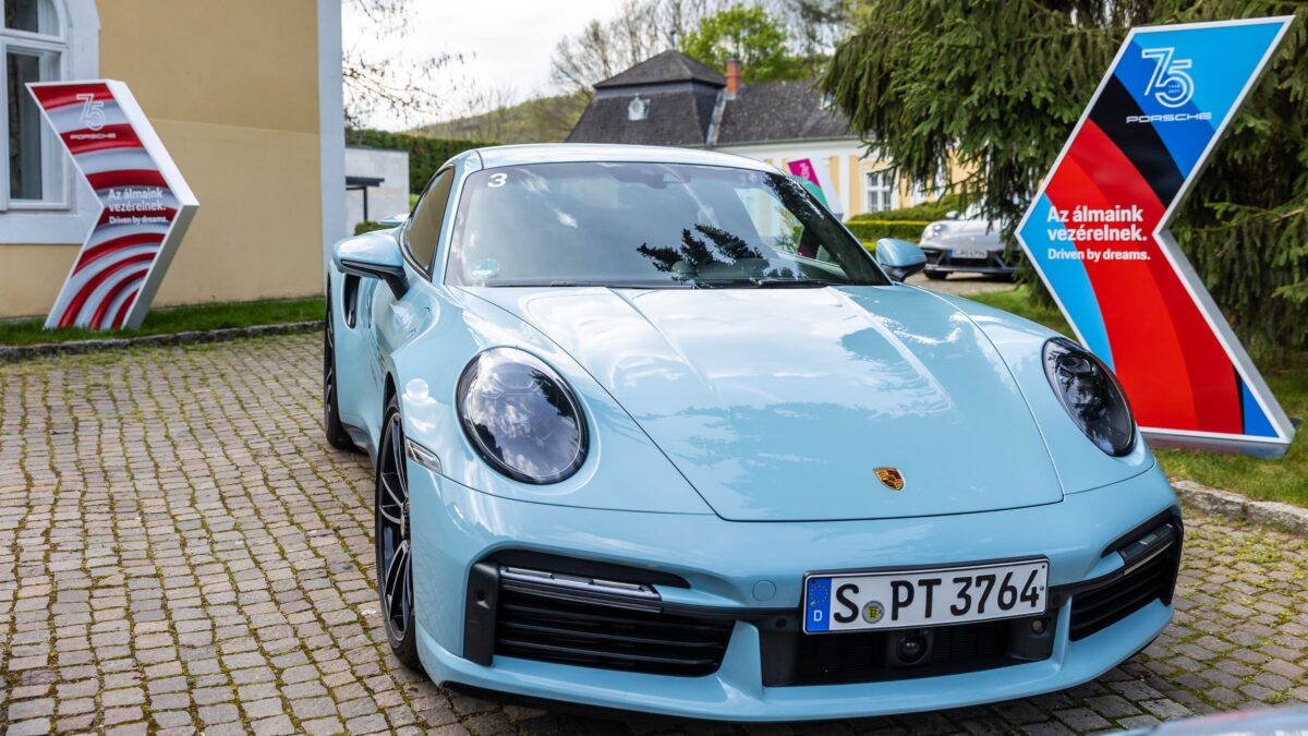 PORSCHE