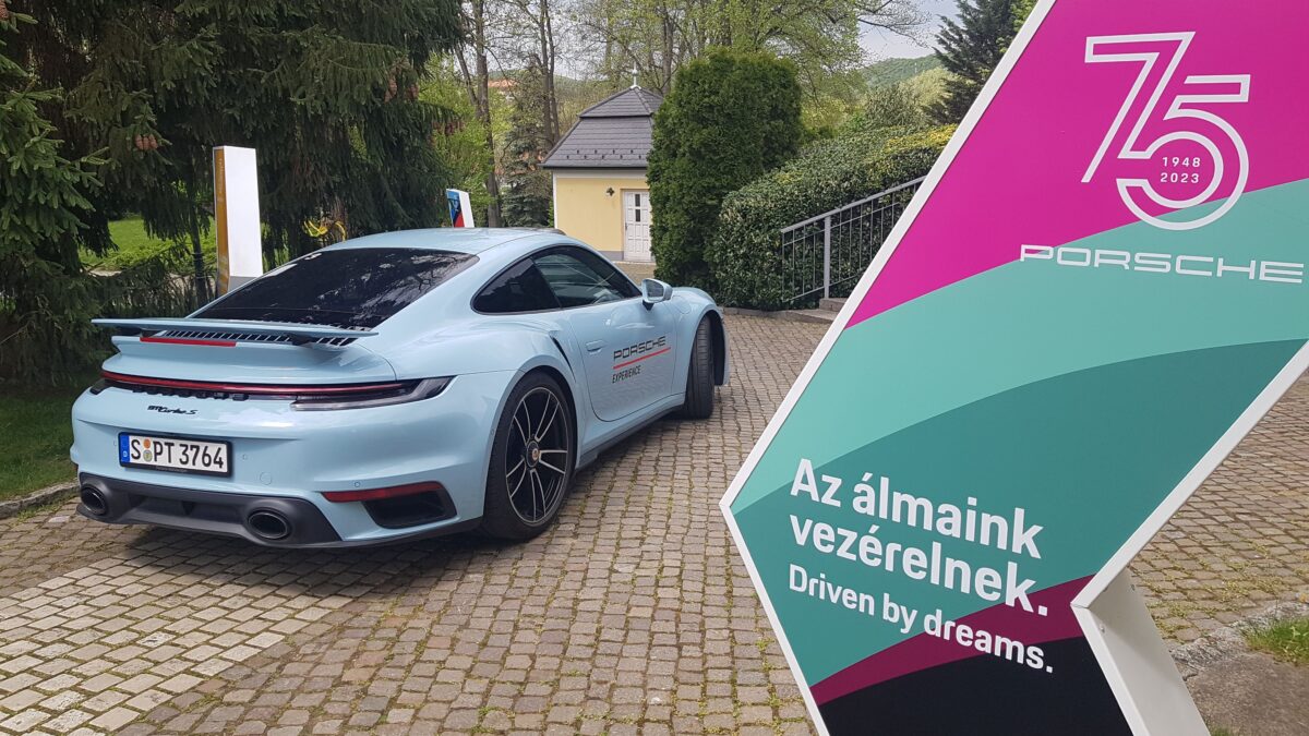 PORSCHE