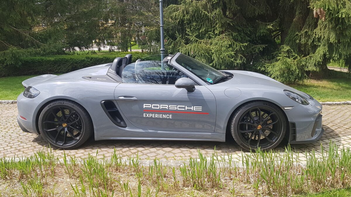 PORSCHE