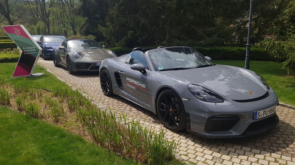 PORSCHE