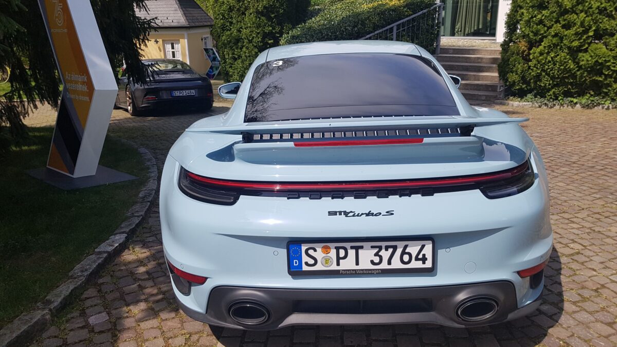 PORSCHE