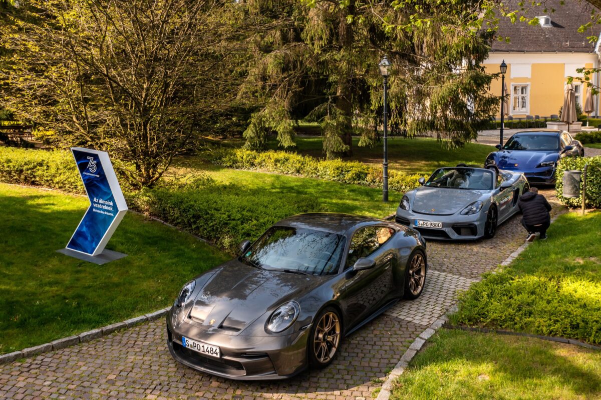 PORSCHE