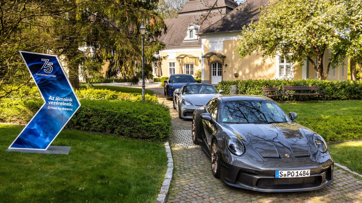 PORSCHE