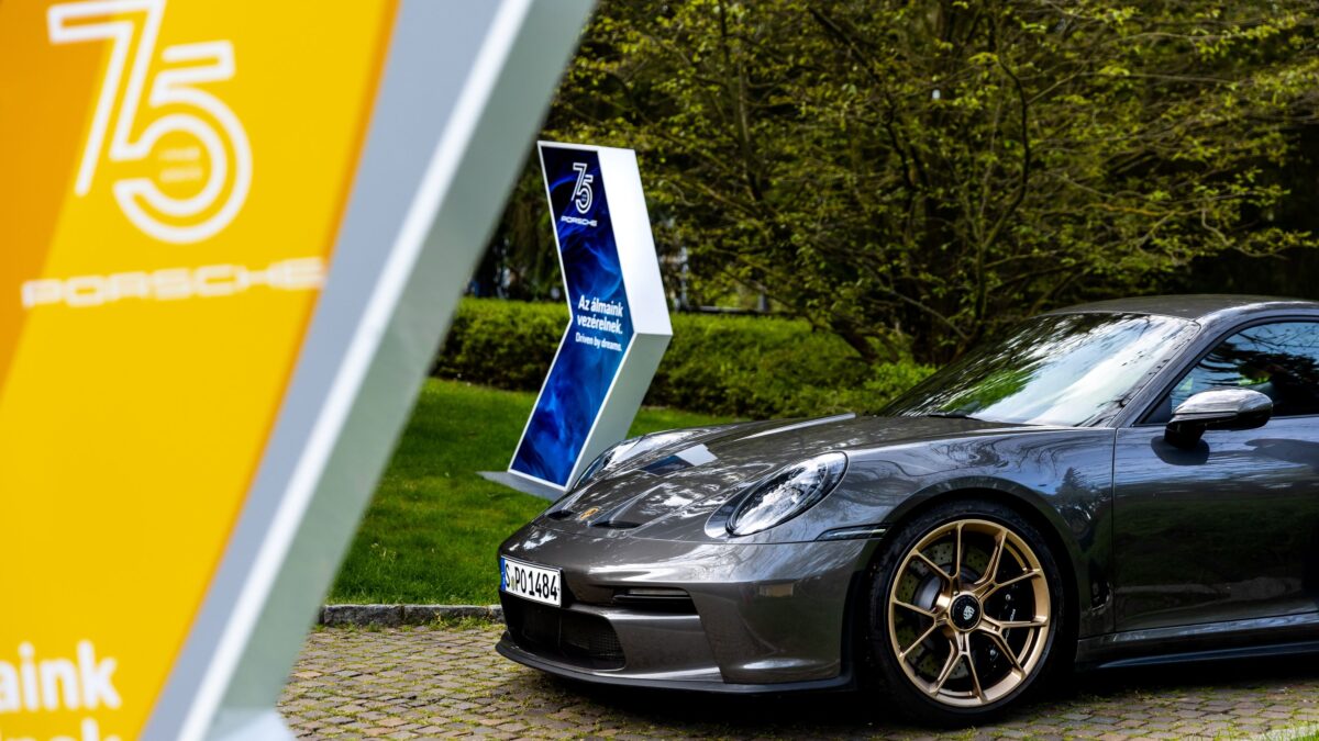 PORSCHE