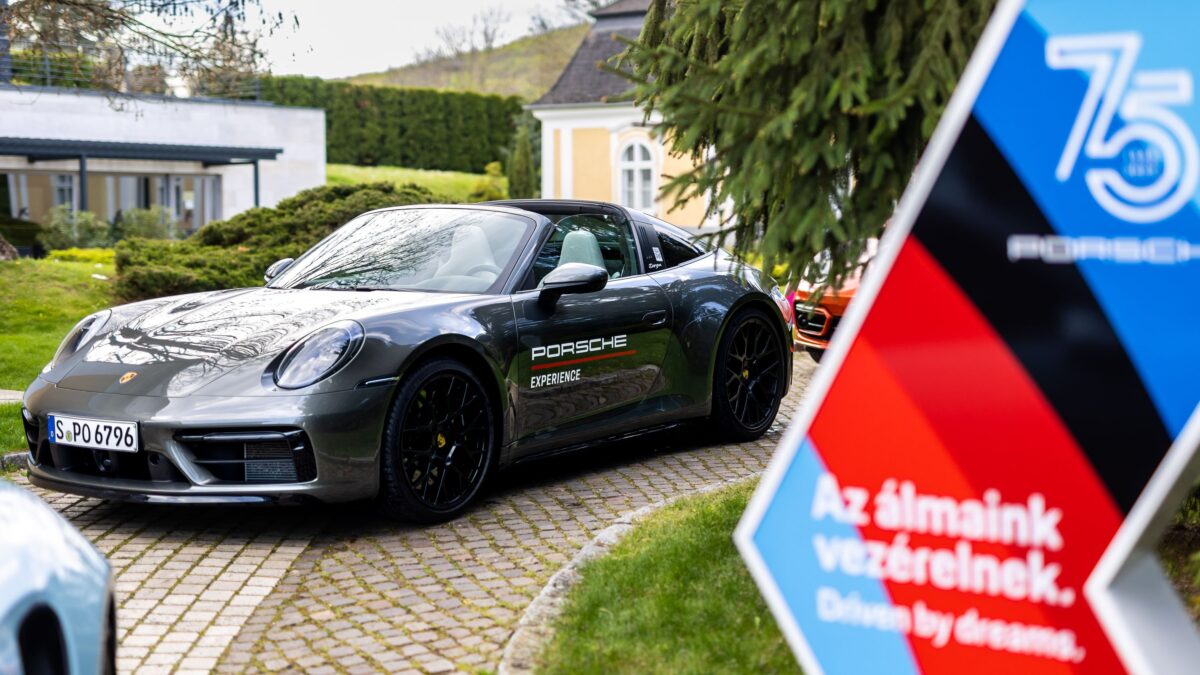 PORSCHE