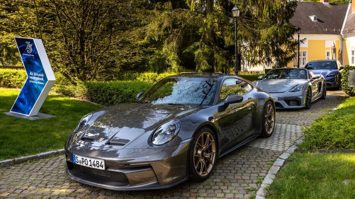 PORSCHE