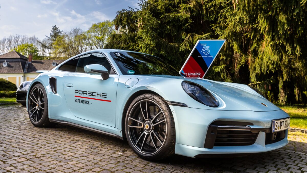 PORSCHE