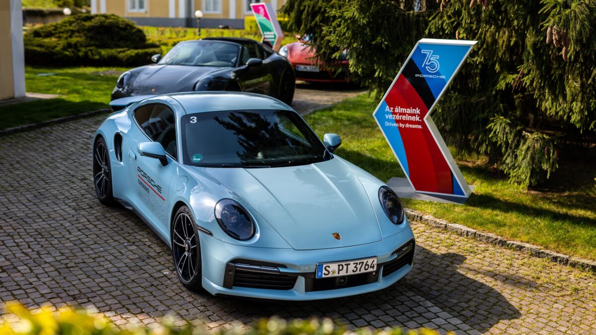 PORSCHE