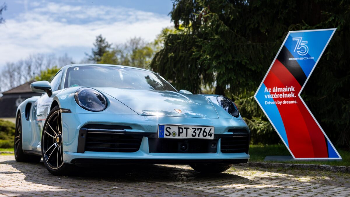 PORSCHE