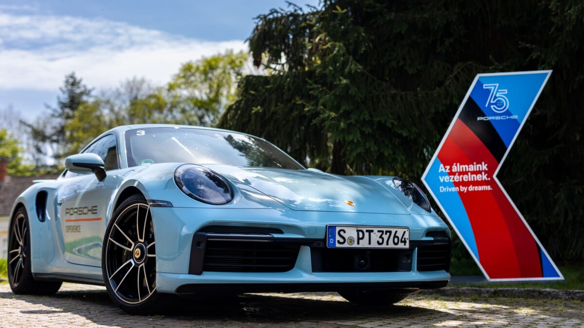 PORSCHE