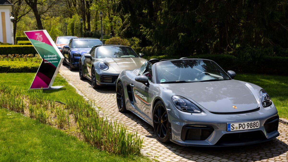 PORSCHE