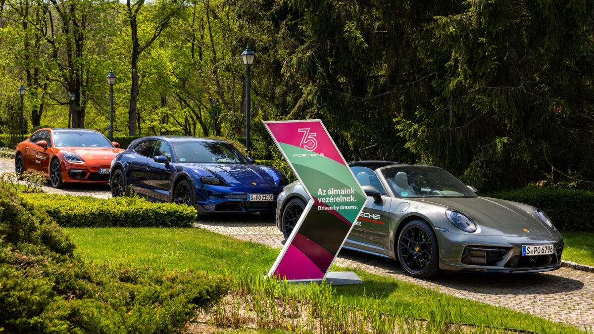 PORSCHE