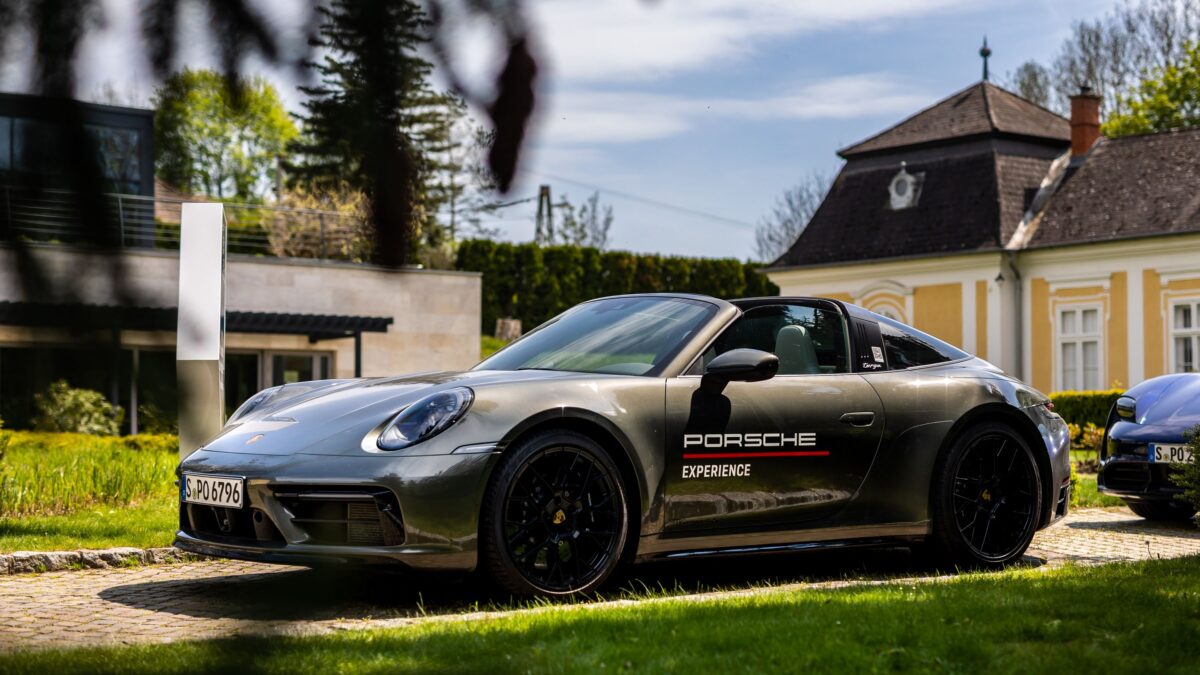 PORSCHE