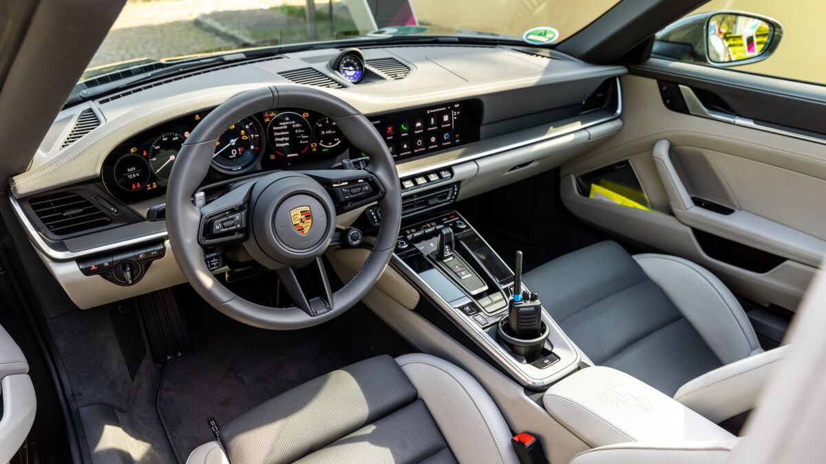 PORSCHE