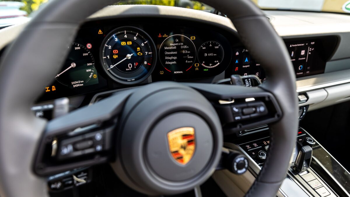 PORSCHE