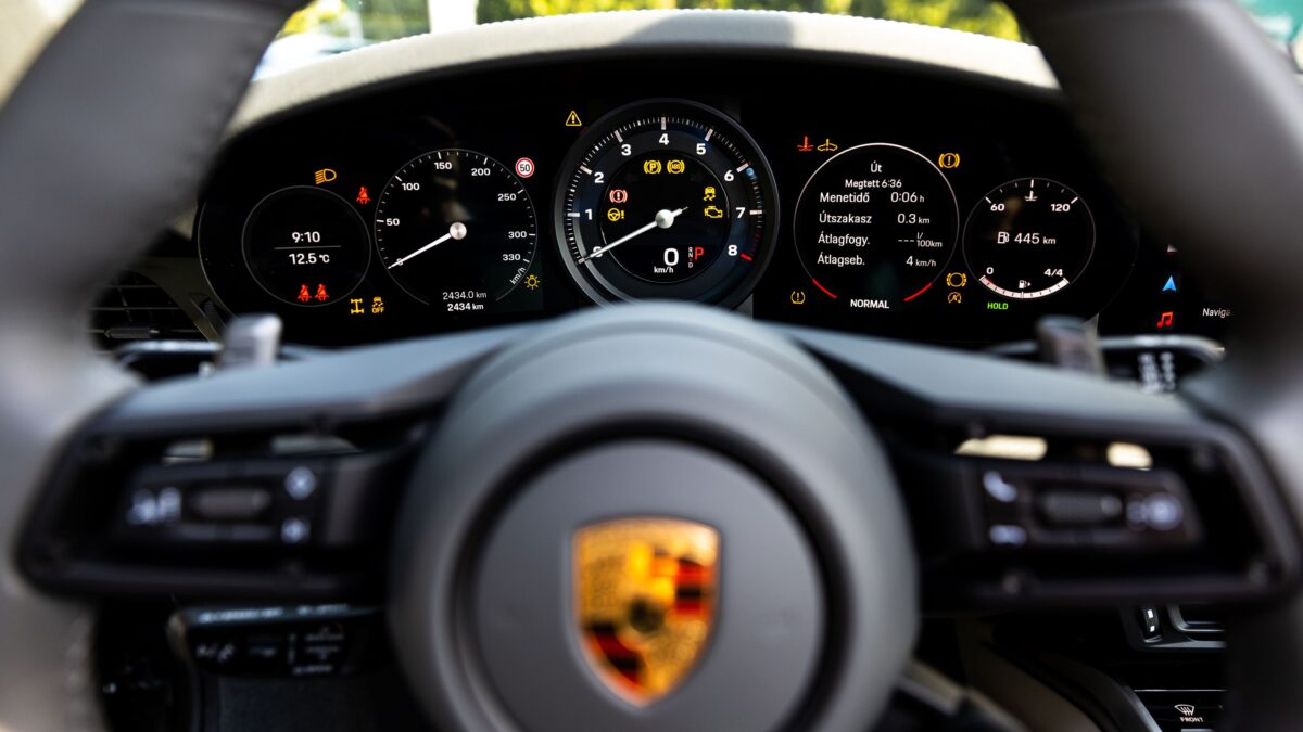 PORSCHE