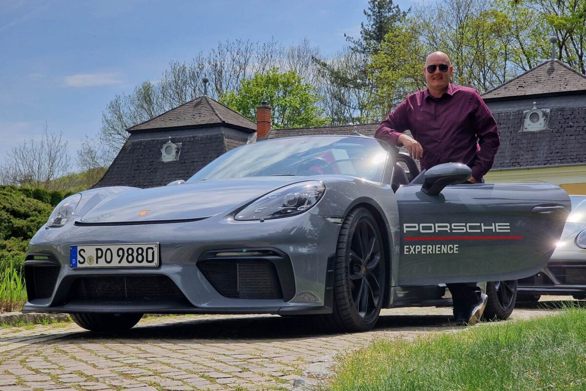 PORSCHE