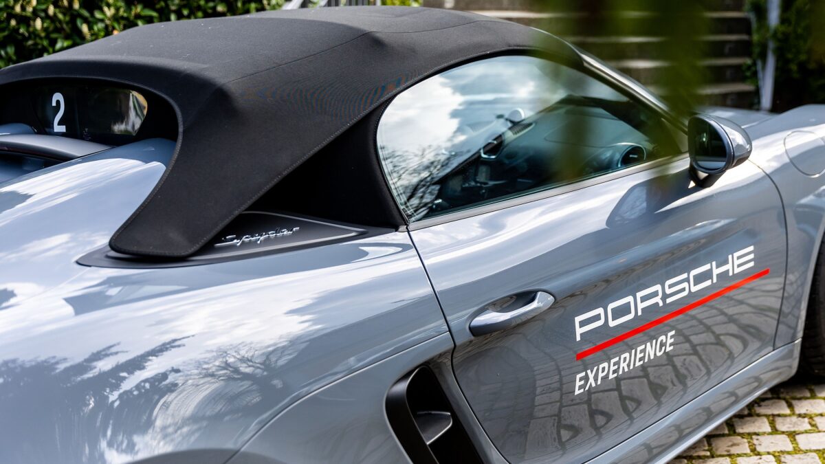 PORSCHE