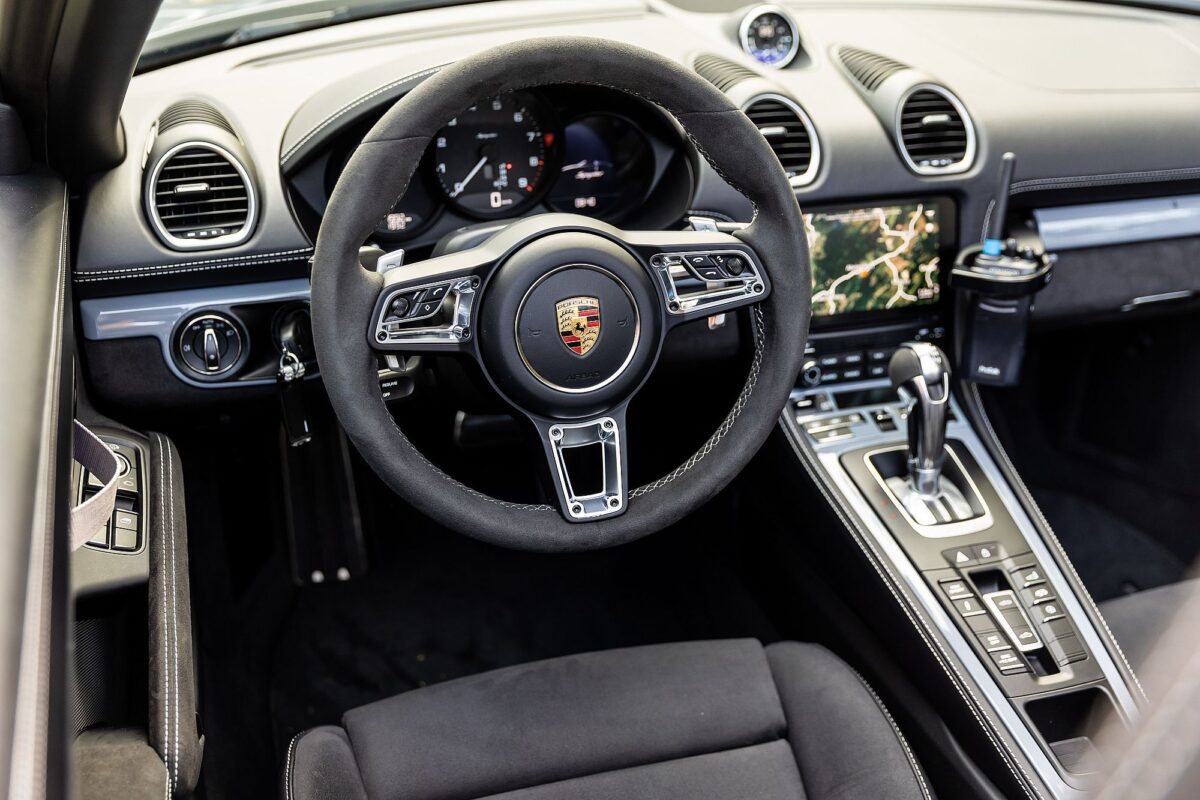 PORSCHE
