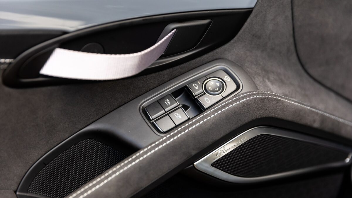PORSCHE