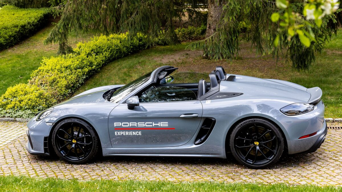 PORSCHE