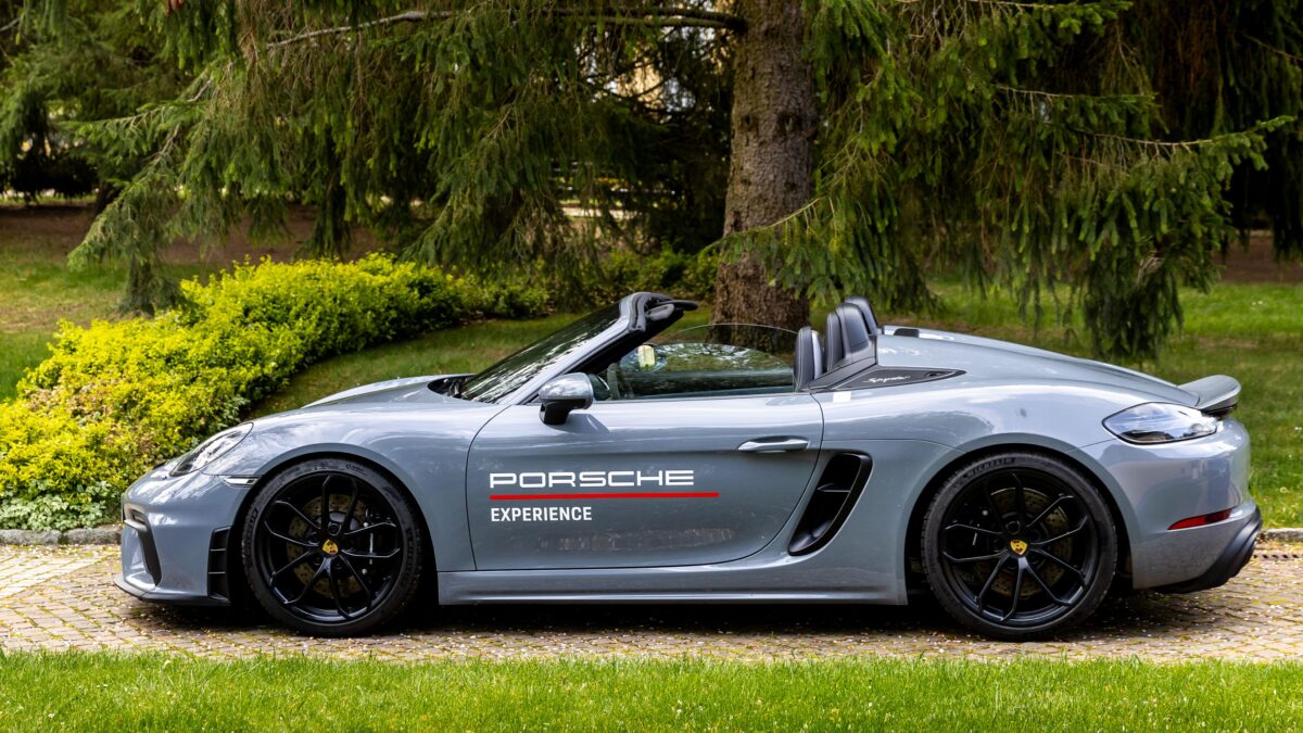 PORSCHE