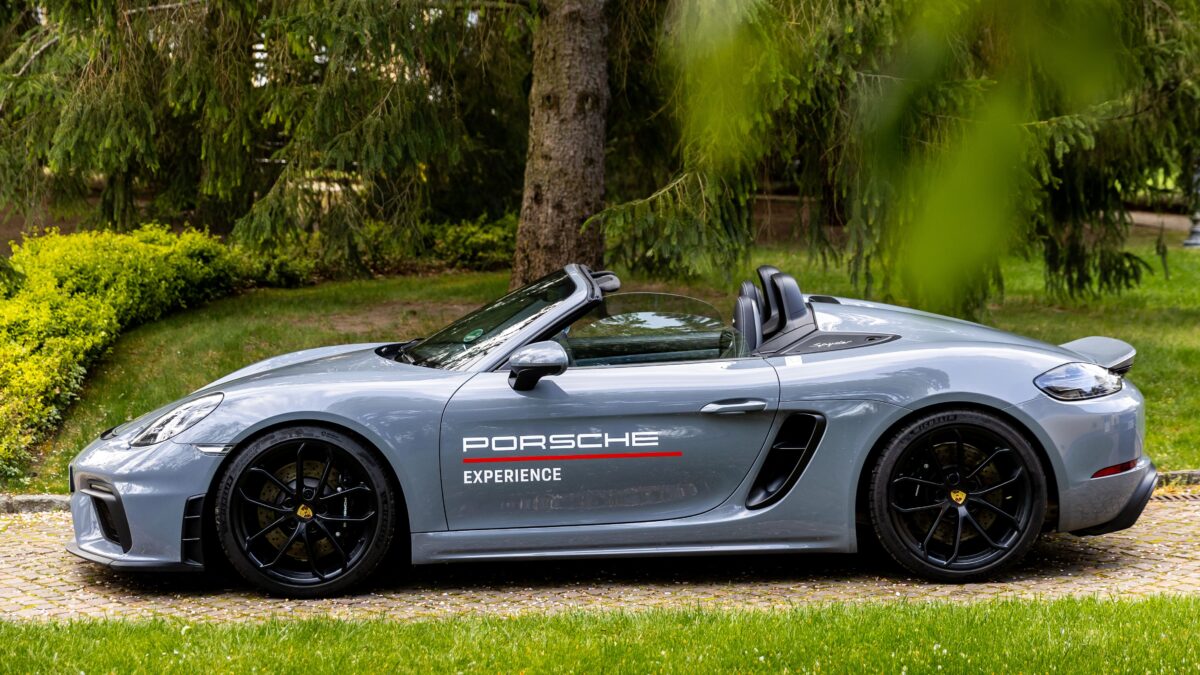 PORSCHE