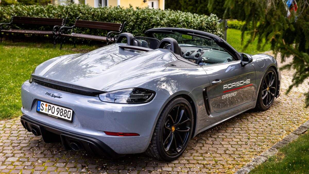 PORSCHE