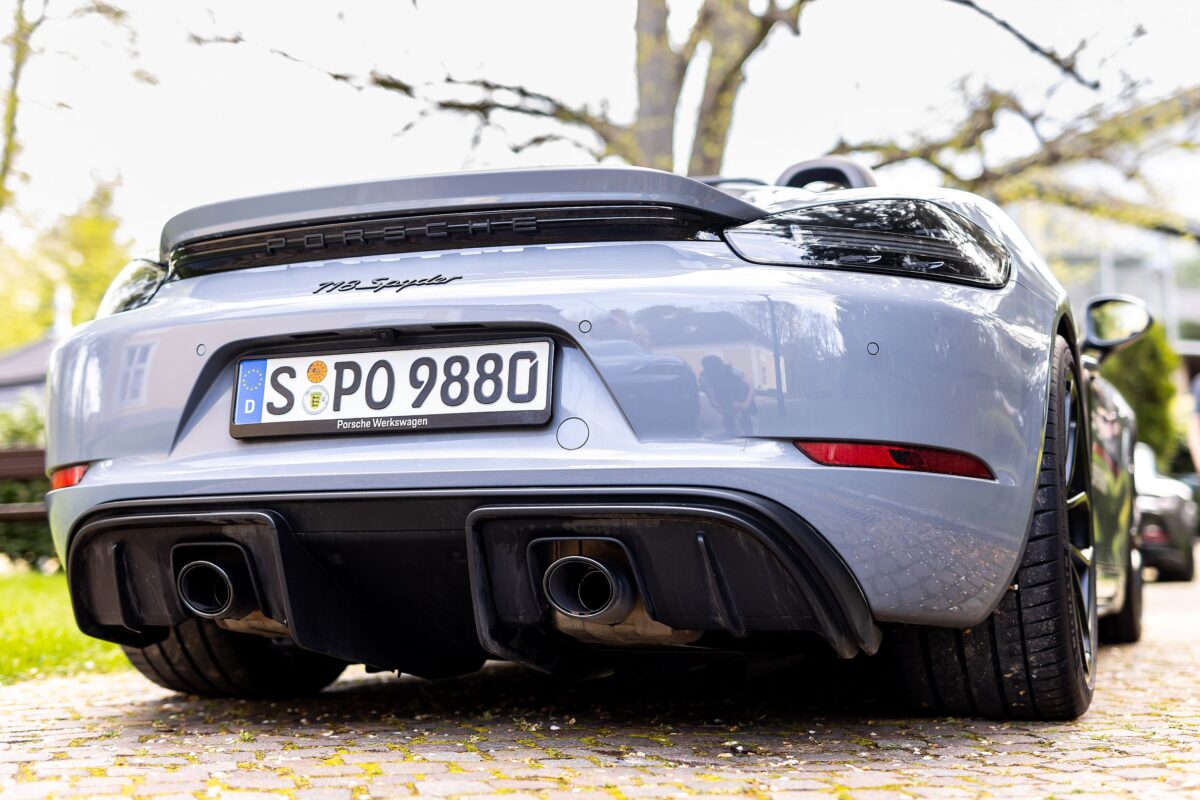 PORSCHE