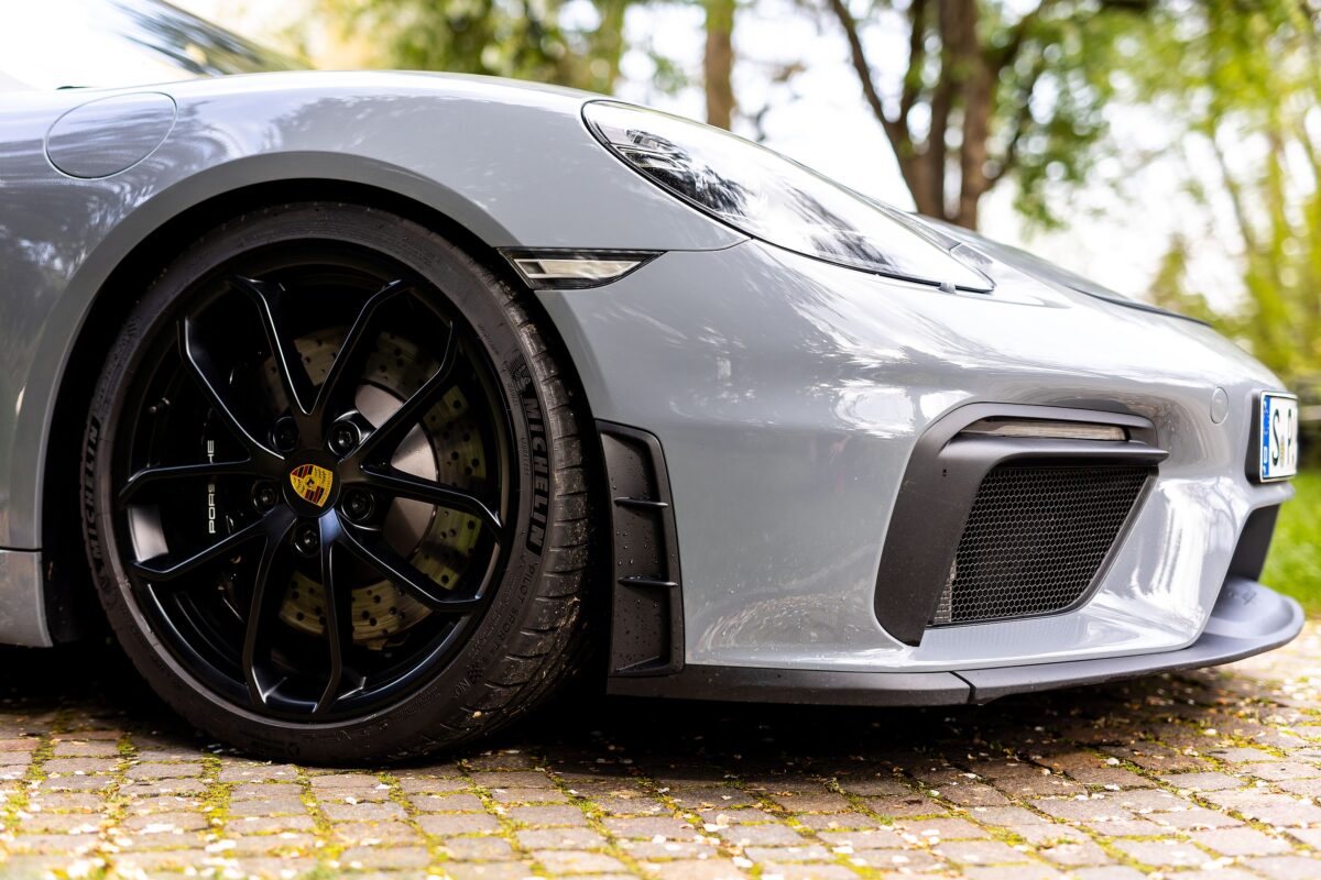 PORSCHE