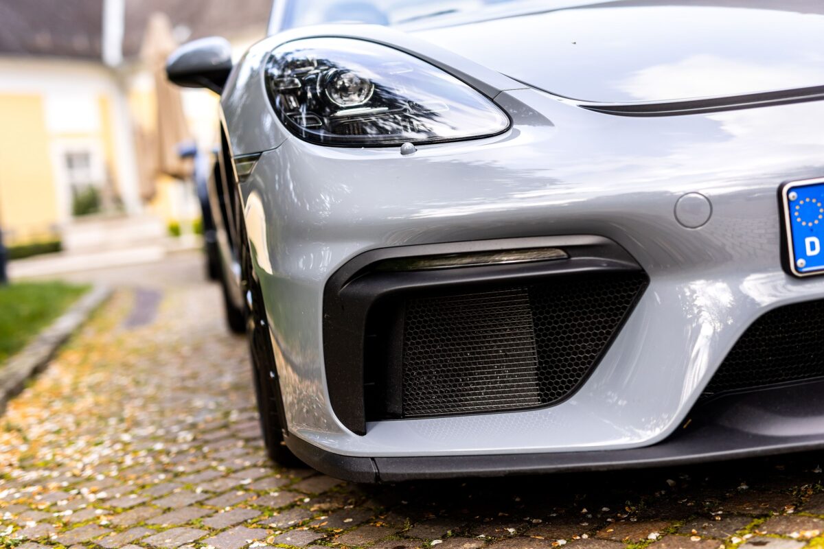 PORSCHE