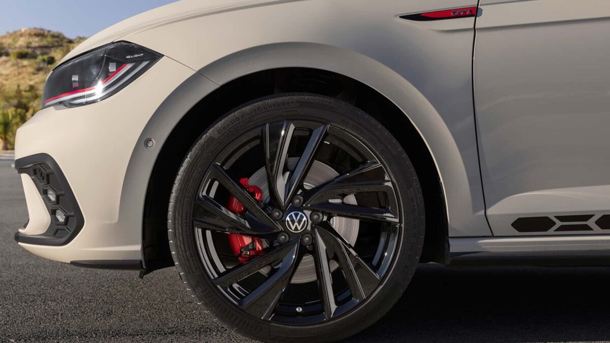VOLKSWAGEN POLO