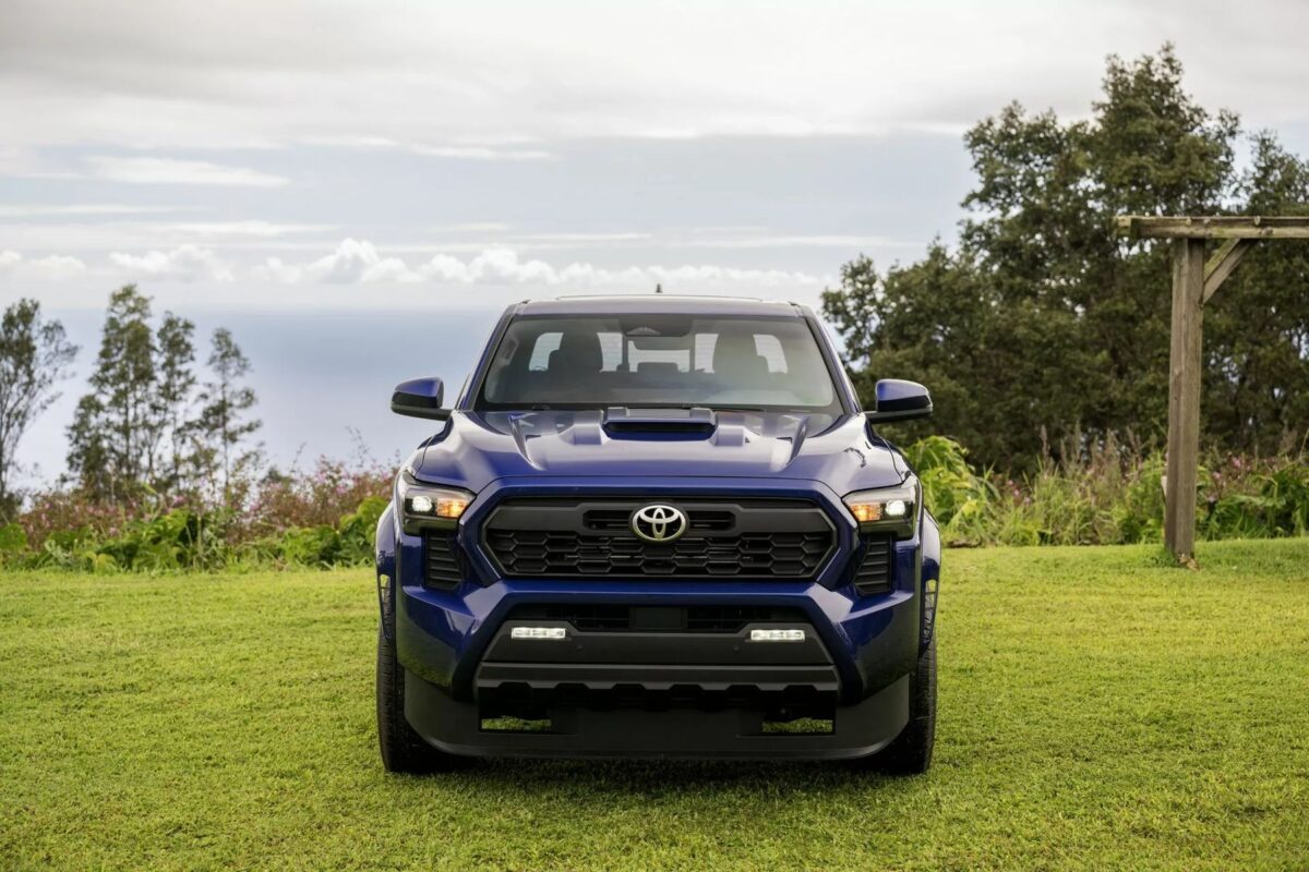 TOYOTA TACOMA