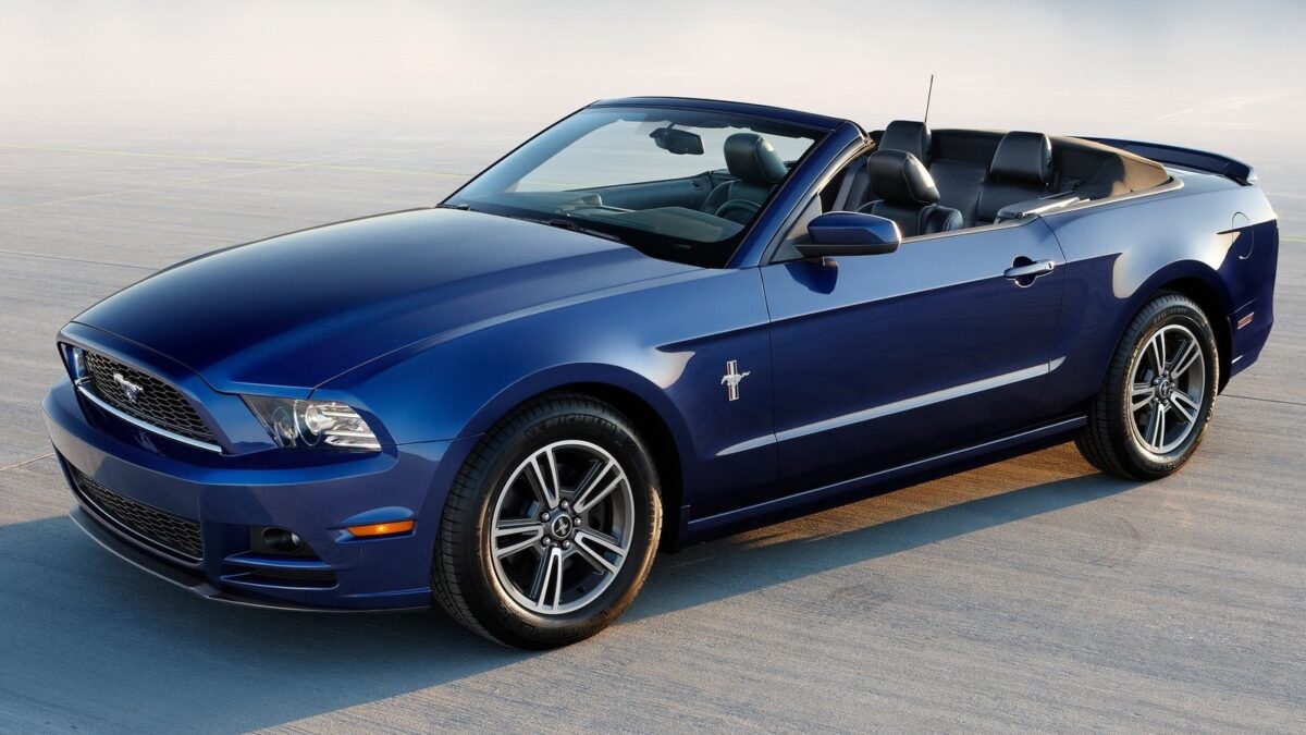 FORD MUSTANG