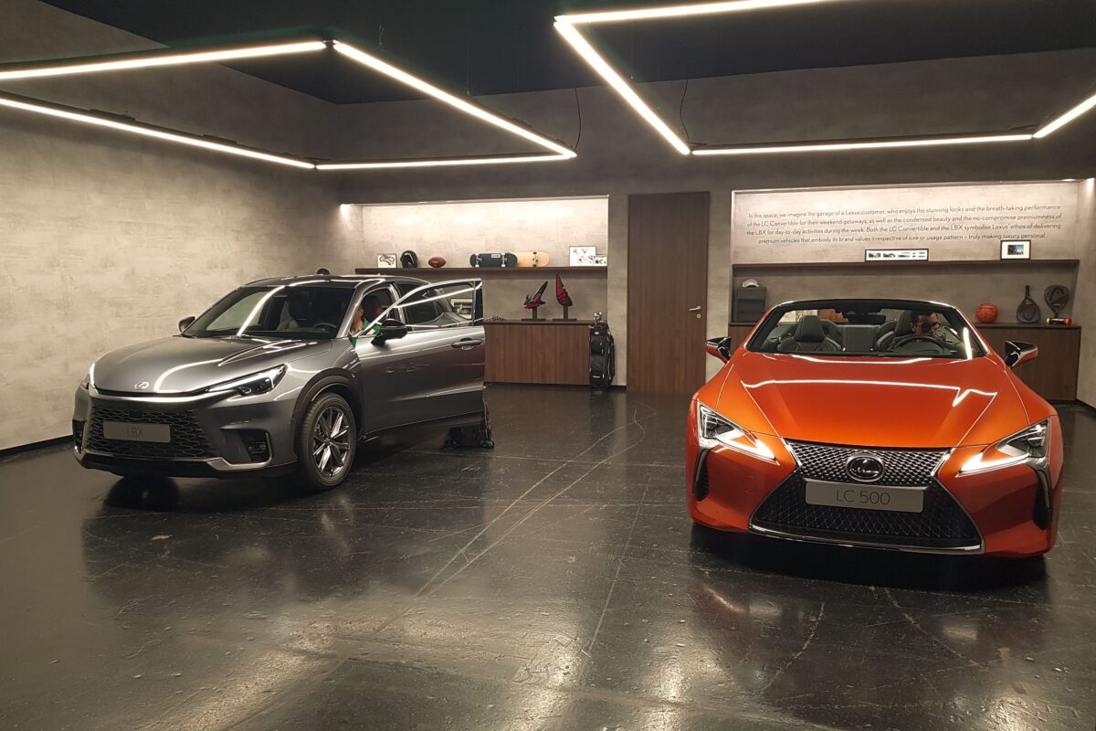 LEXUS