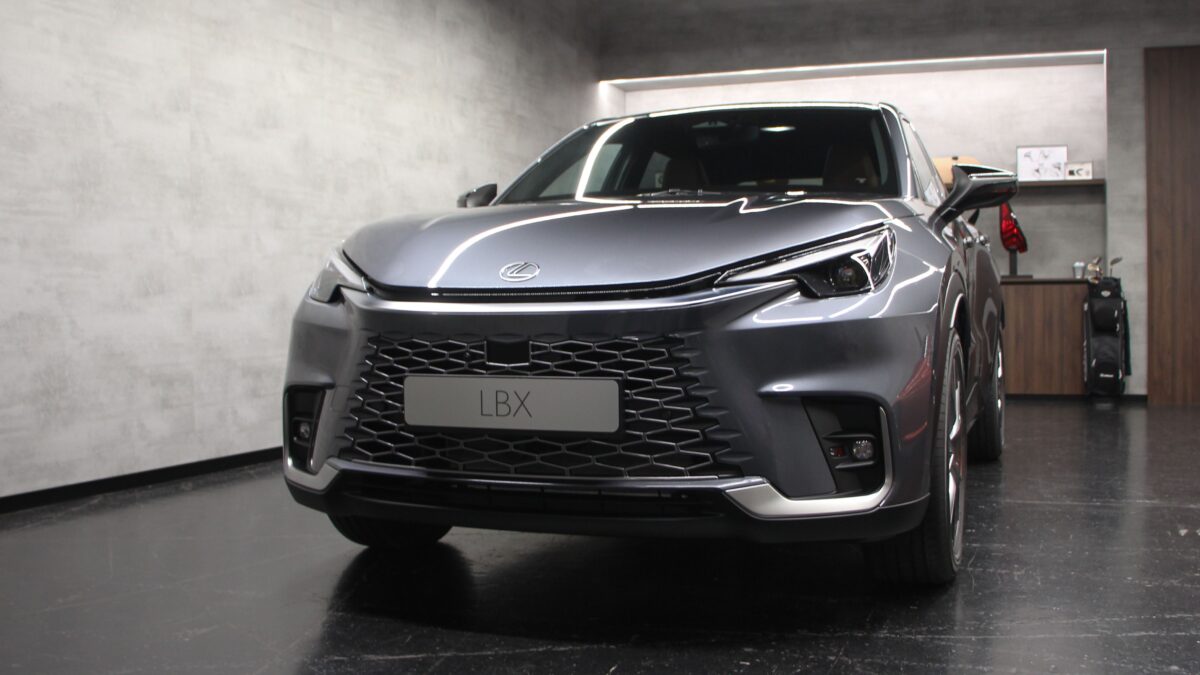 LEXUS