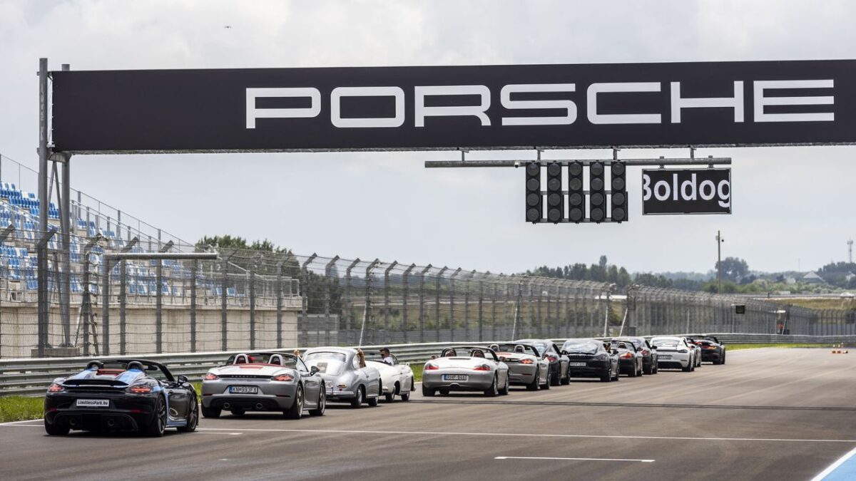 PORSCHE