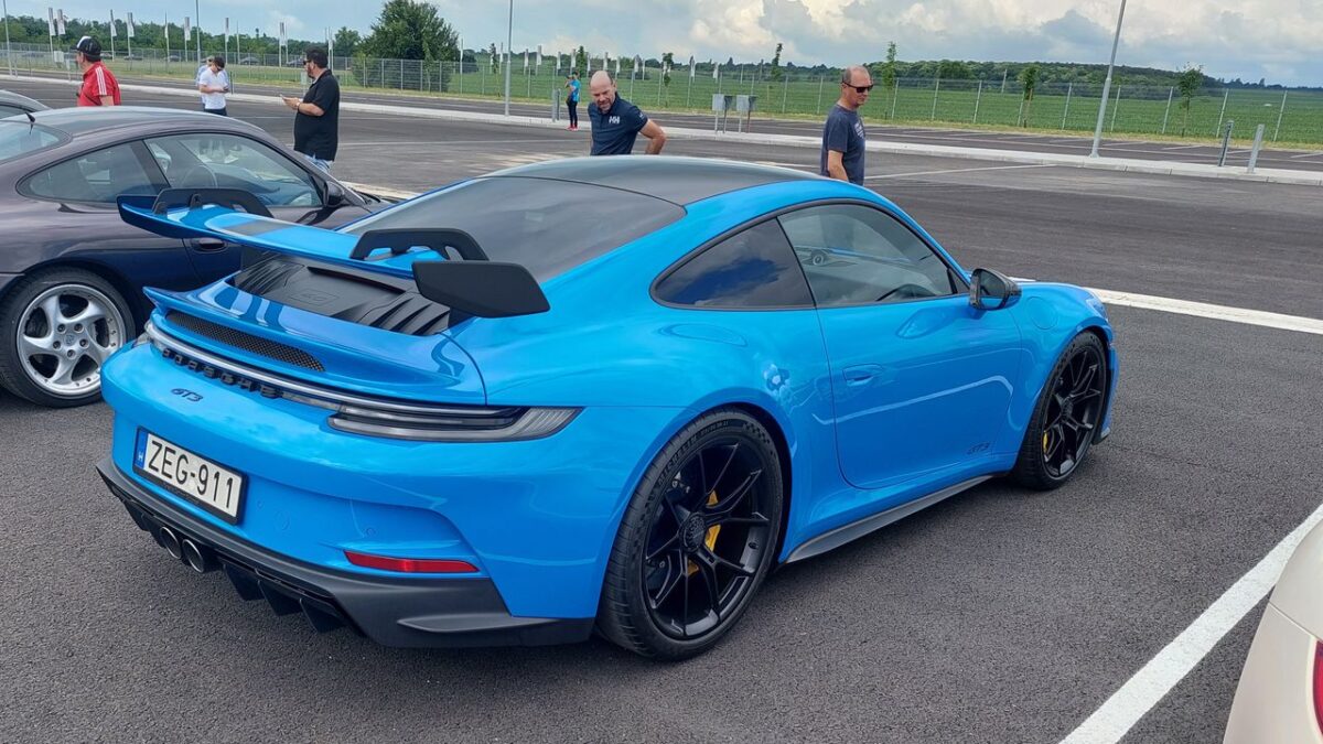 PORSCHE