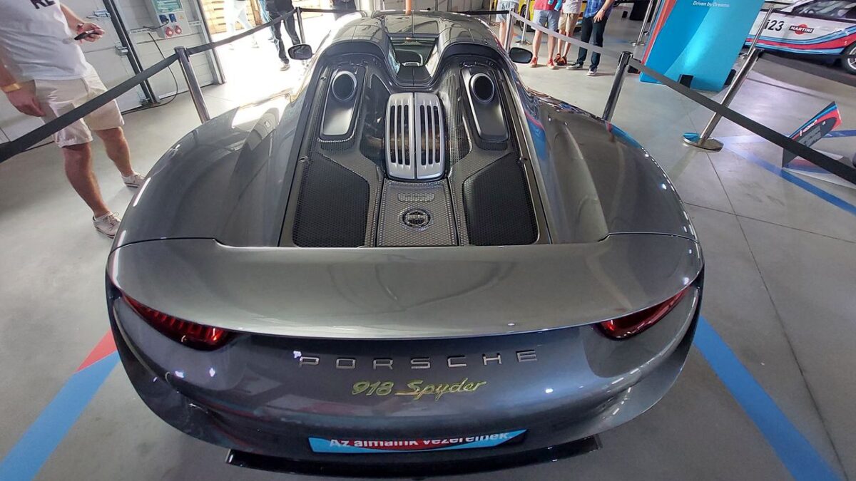 PORSCHE