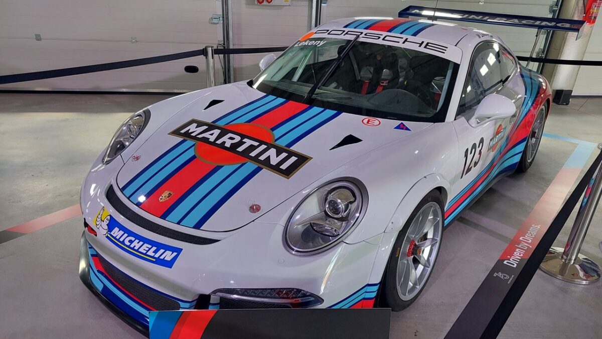 PORSCHE