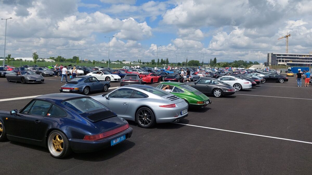 PORSCHE