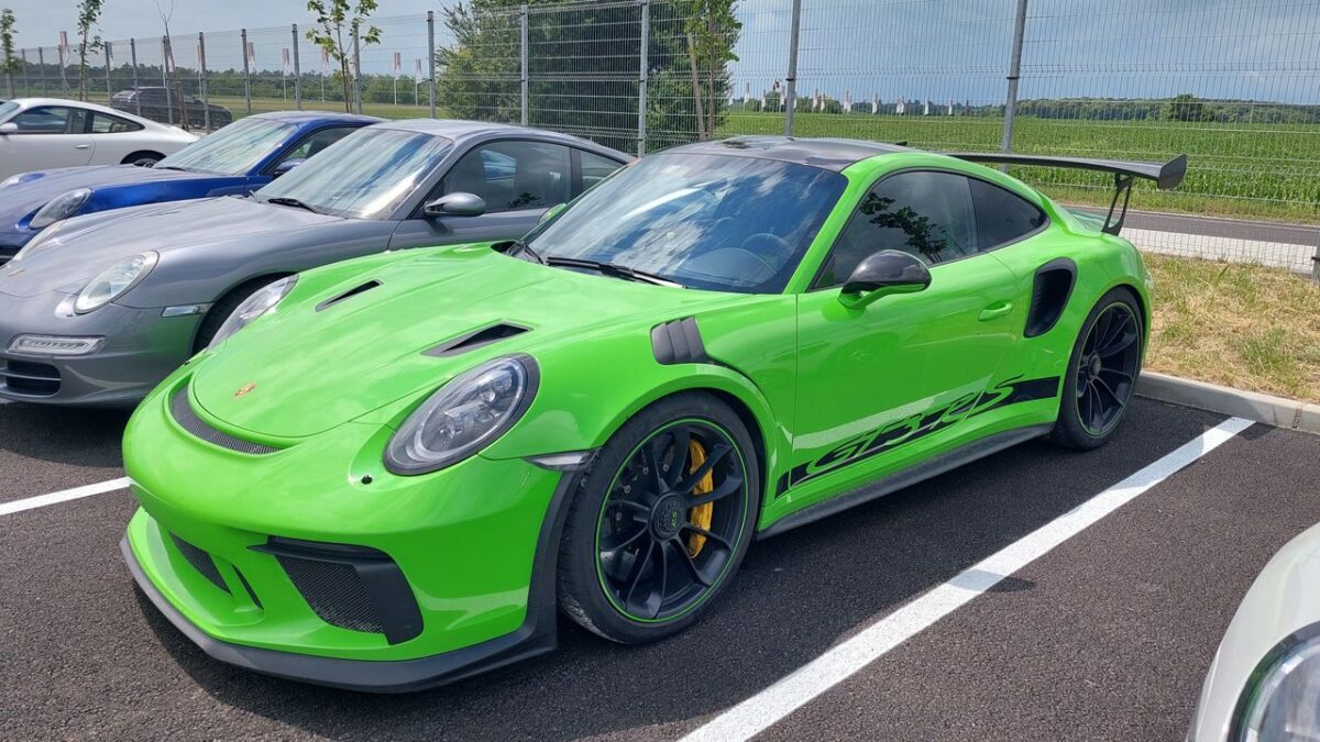 PORSCHE