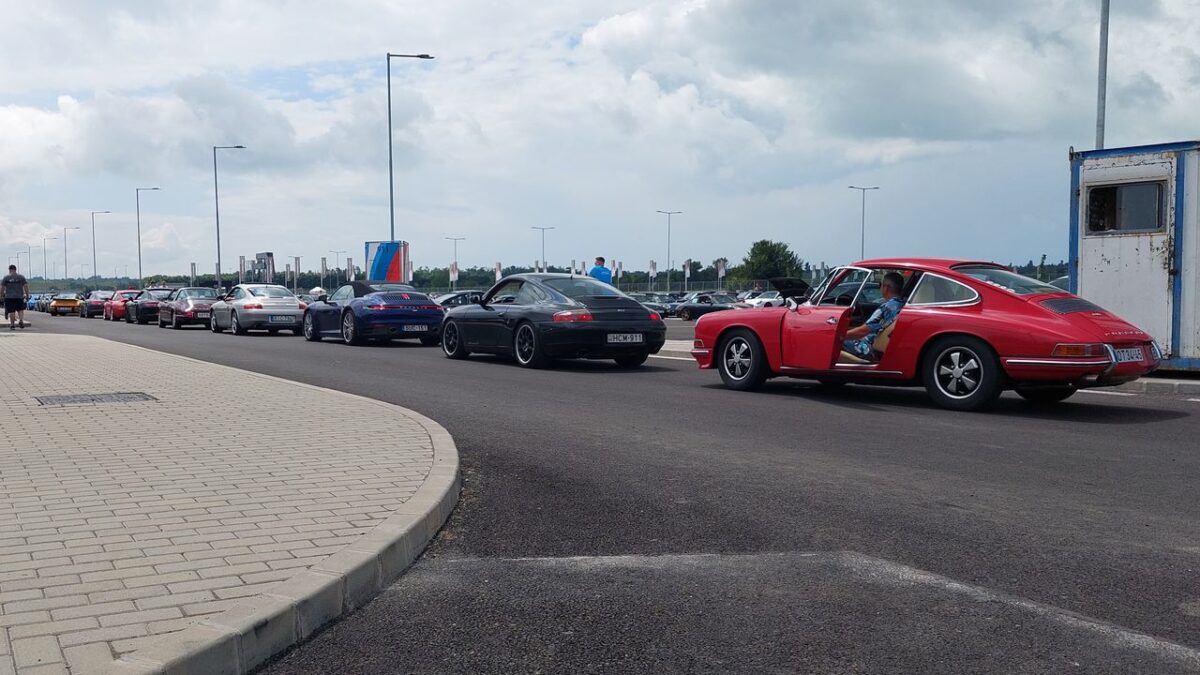 PORSCHE