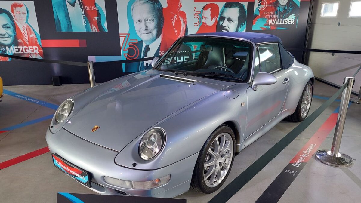 PORSCHE