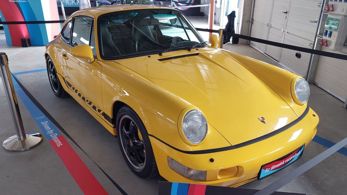 PORSCHE