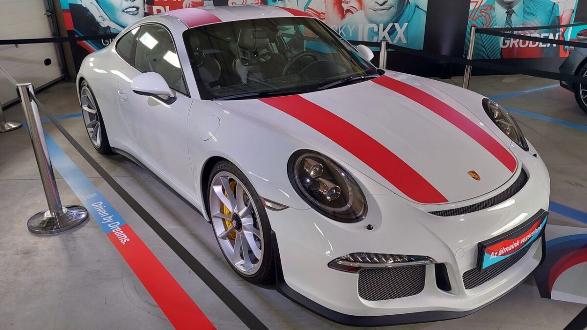 PORSCHE